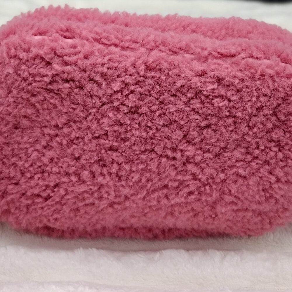 Skinnydip London Millie Small Camera Crossbody Bag – Pink Faux Fur - Picture 5 of 9
